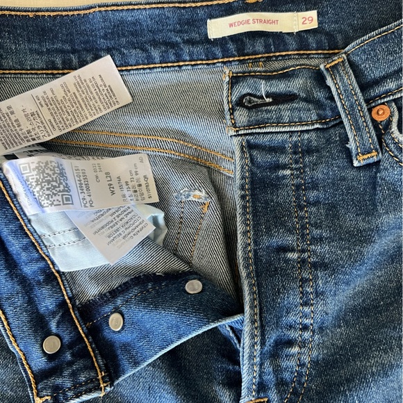 Levi’s High Rise Wedgie Straight Jeans - Picture 3 of 6